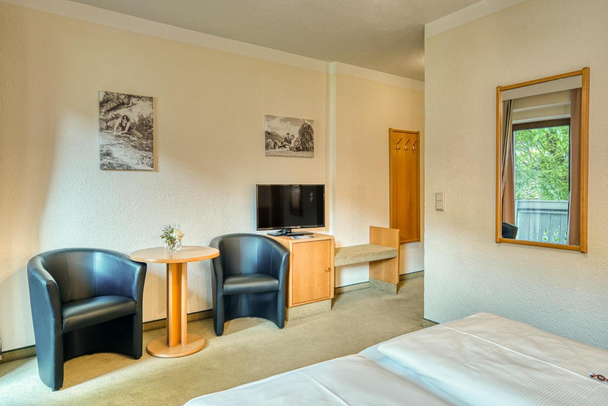 טארנץ Hotel Zum Lamm מראה חיצוני תמונה